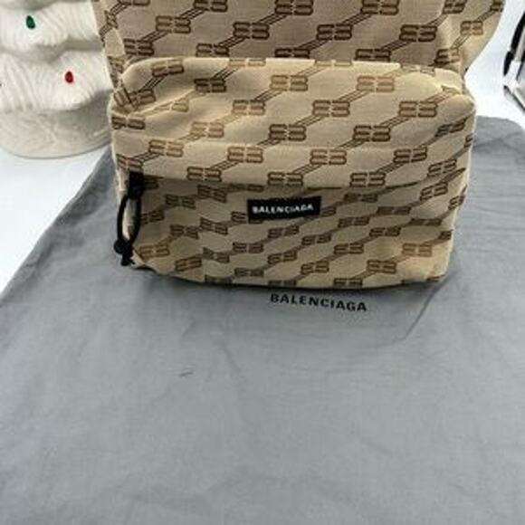 Unisex Balenciaga signature backpack in beige BB monogram coated canvas Italy - Picture 9 of 13